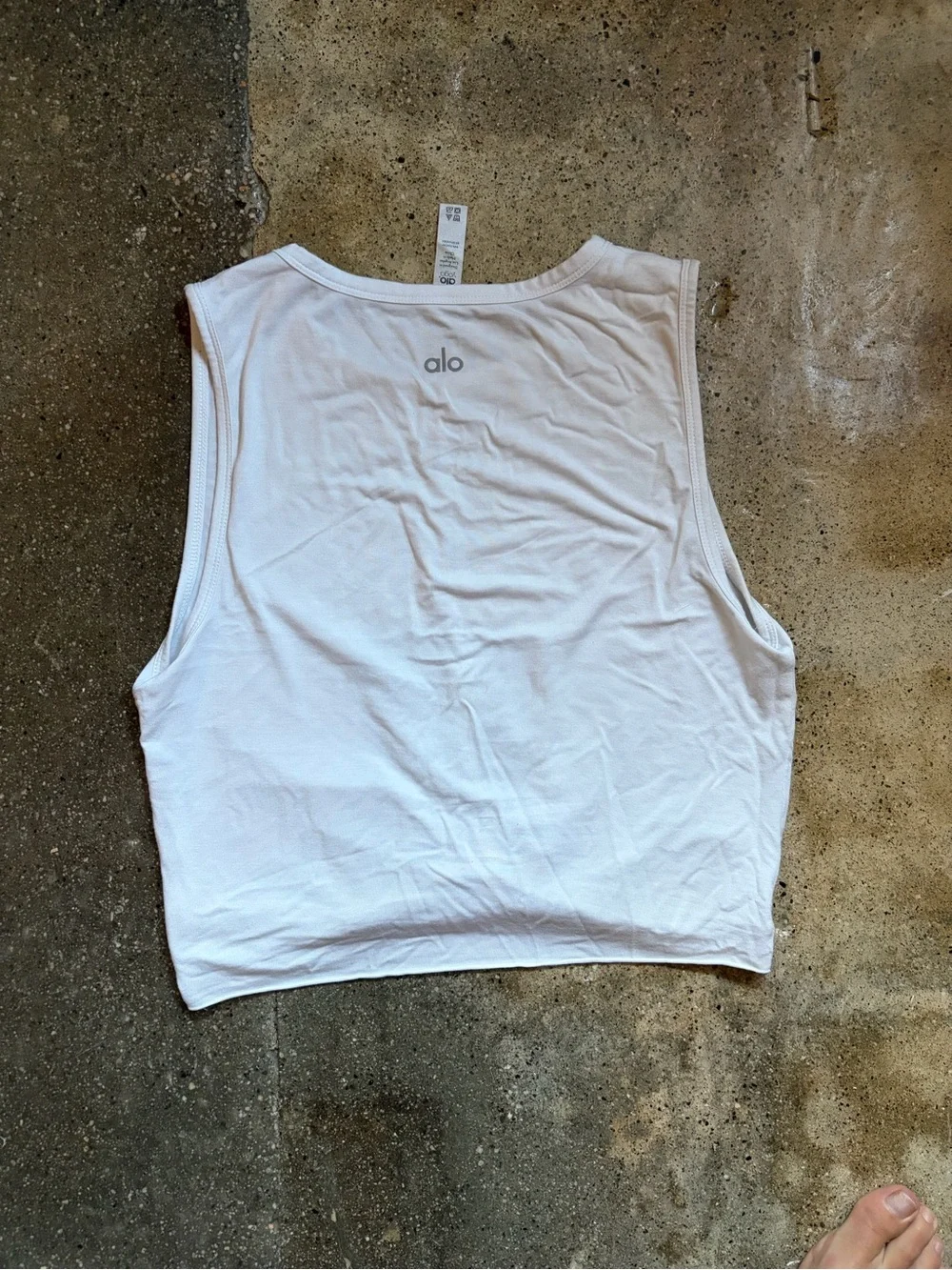 ALO Yoga Cover Tank White Twist-Front Crop Tank